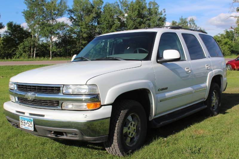 lot 3824 image: 2002 Chevrolet Tahoe LT 4x4