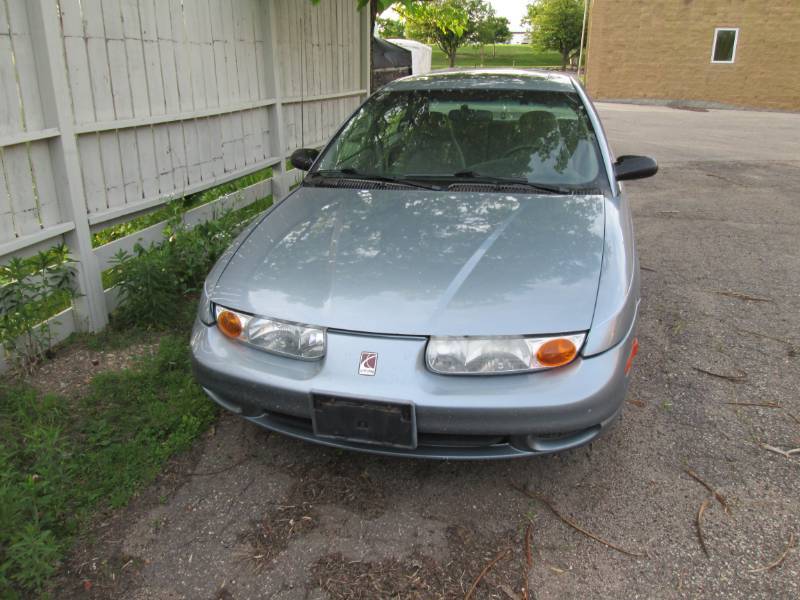 lot 1 image: 2001 Saturn SL 4 Door Car