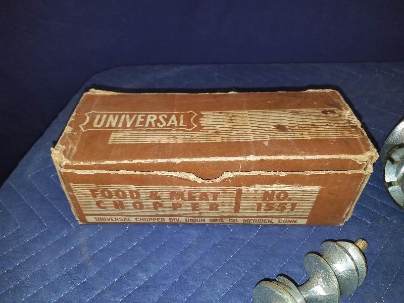 lot 10 image: Universal Food & Meat Chopper