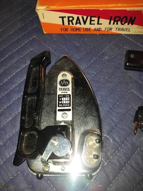 lot 25 image: Apex Travel Iron
