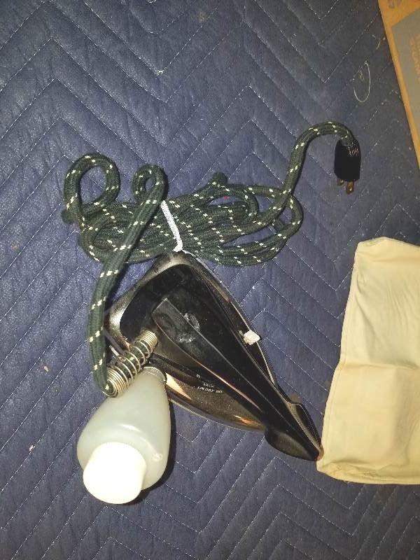 lot 27 image: GE Travel Iron