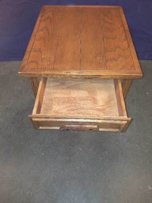 lot 34 image: End Table