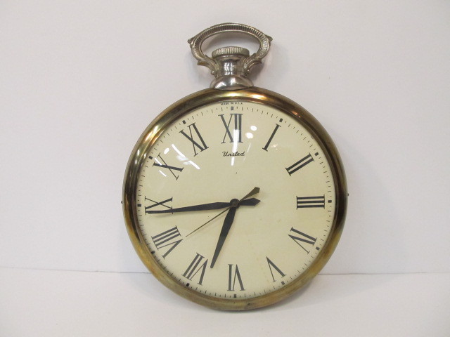 lot 34 image: Vintage Mid Century UNITED Pocket Watch Wall Clock