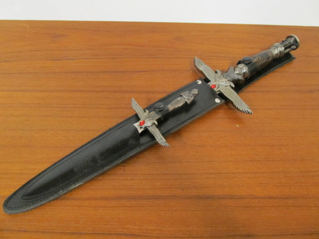 lot 39 image: Decorative Egyptian Style Dagger wSheath