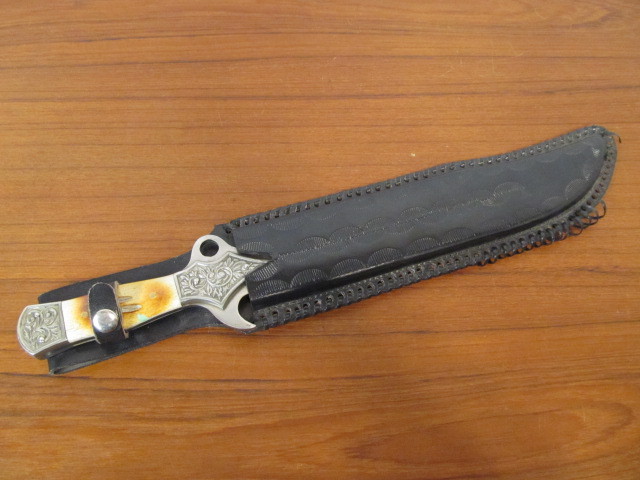 lot 40 image: Large Decorative Fixed Blade Knife by Chipaway Cutlery