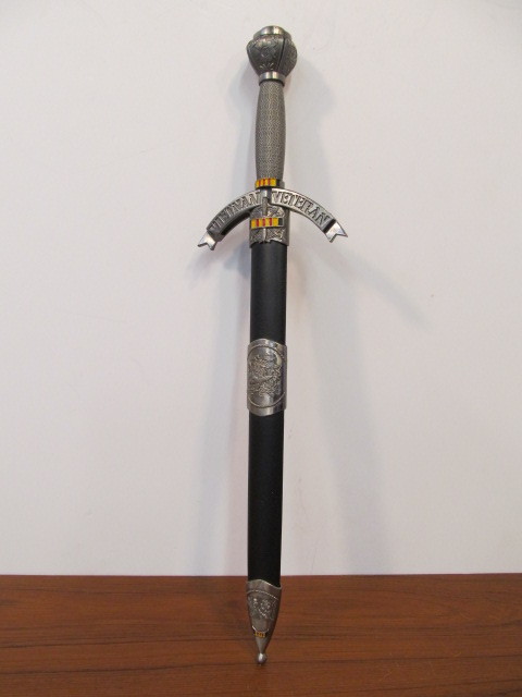 lot 41 image: Decorative VIETNAM Veteran Dagger wSheath