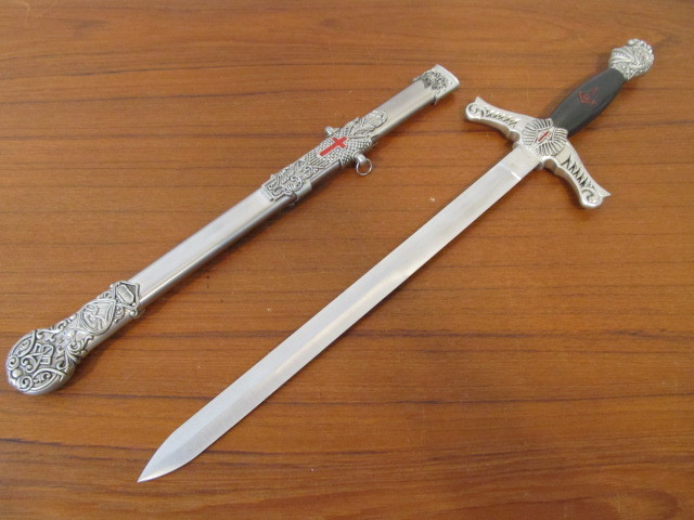 lot 42 image: Decorative Knights Templar Style Short Sword wSheath