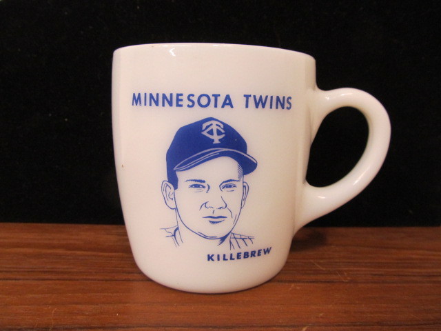lot 62 image: NICE Original Vintage HARMON KILLEBREW Milk Glass Coffee Mug