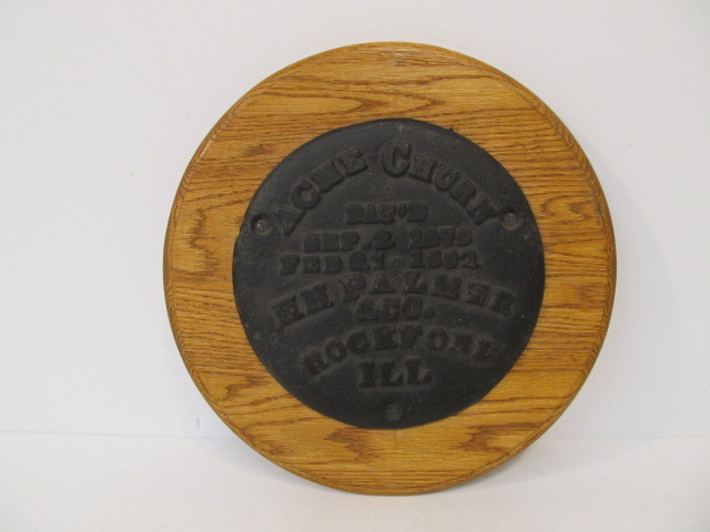 lot 78 image: Mounted Antique Cast Iron Churn Lid