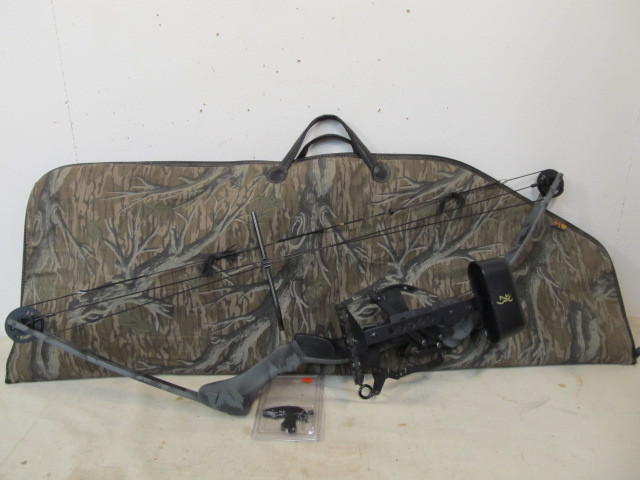 lot 82 image: Browning SUMMIT II Compound Bow wCase