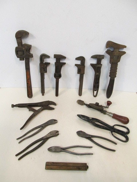 lot 89 image: Lot of Vintage & Antique Tools Wrenches etc