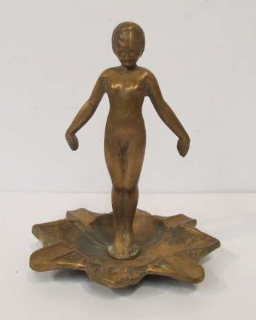 lot 93 image: Old Vintage Art Deco Cast Figural Ashtray