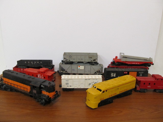 lot 152 image: 2 Vintage LIONEL O-Gauge Train Sets