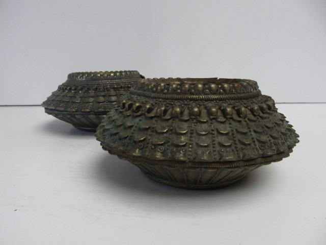 lot 105 image: Antique Copper Lined Brass & Mixed Metal Vessels
