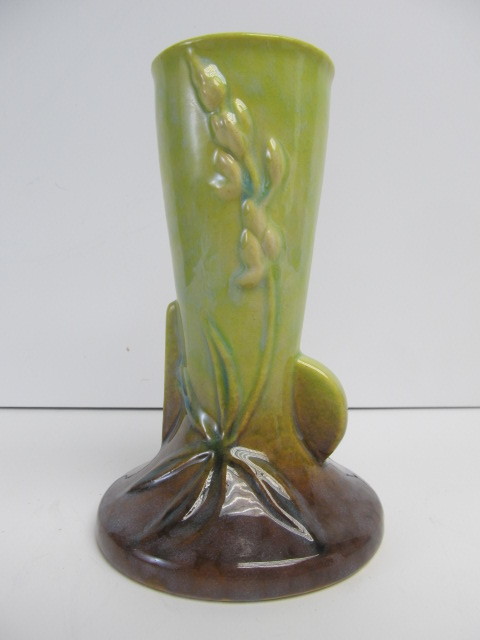 lot 107 image: Vintage ROSEVILLE Art Pottery Vase