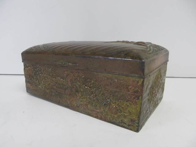 lot 109 image: Old Vintage Chased Brass JewelryRingTrinket Box