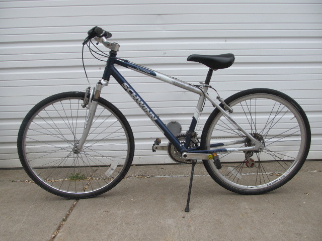 lot 111 image: Nice SCHWINN Mens Trail Way 21-speed Bicycle