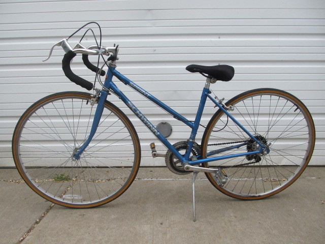 lot 112 image: Vintage SCHWINN Sprint Bicycle