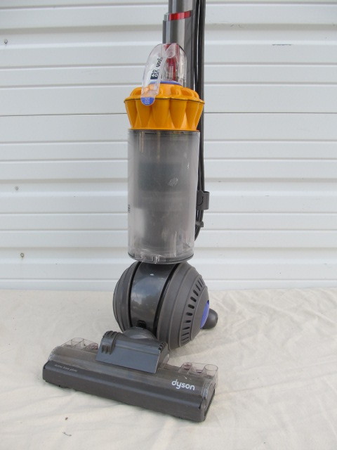 lot 121 image: Working DYSON DC40 Vacuum Cleaner