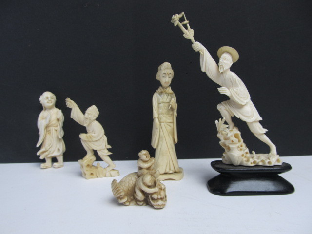 lot 126 image: Group of Faux Ivory or Bone Oriental Figures