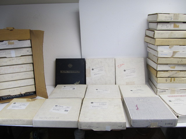lot 138 image: LARGE Lot of Collectors Plates - Knowles Bradford Exchange etc