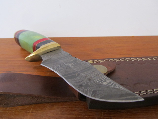 lot 205 image: Very Nice Quality Custom Made Inlaid Fixed Blade Damascus Steel Knife