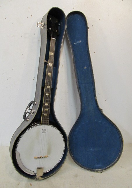 lot 216 image: Vintage REMO Weather King 5-String Banjo wHard Case