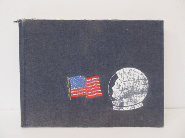 lot 222 image: Large Vintage EYEWITNESS TO SPACE Art Book