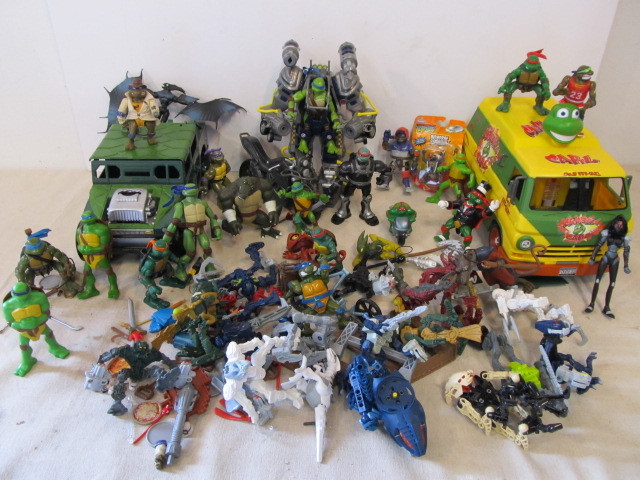 lot 233 image: Large Lot of TMNT Action Figures & Accessories