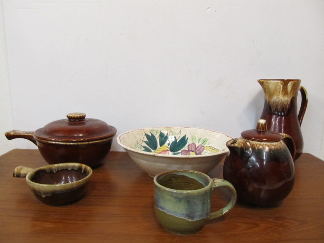 lot 244 image: Nice Group of Vintage Mid Century Pottery & Stoneware Serving Pieces