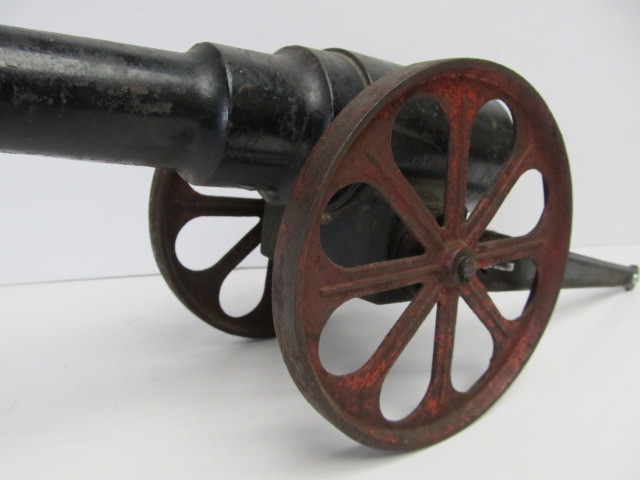 lot 264 image: Antique Cast Iron 22 Signal Cannon