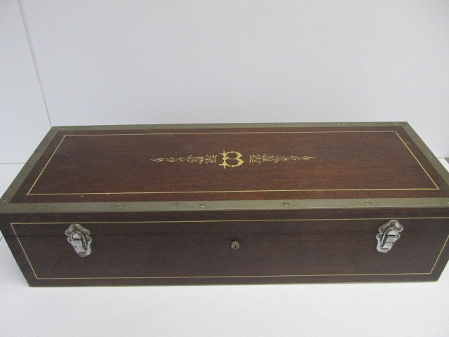lot 10 image: Nice Vintage 1930s Dovetailed Wooden Footlocker 