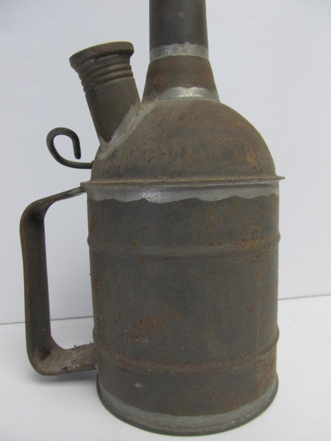lot 268 image: Tall Vintage 30 Railroad Oil Can