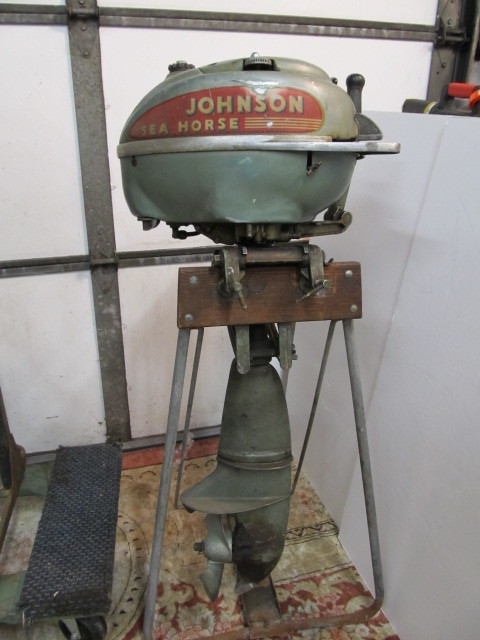 lot 16 image: Group of 5 Vintage Outboard Motors Johnson SEAHORSE & Clinton