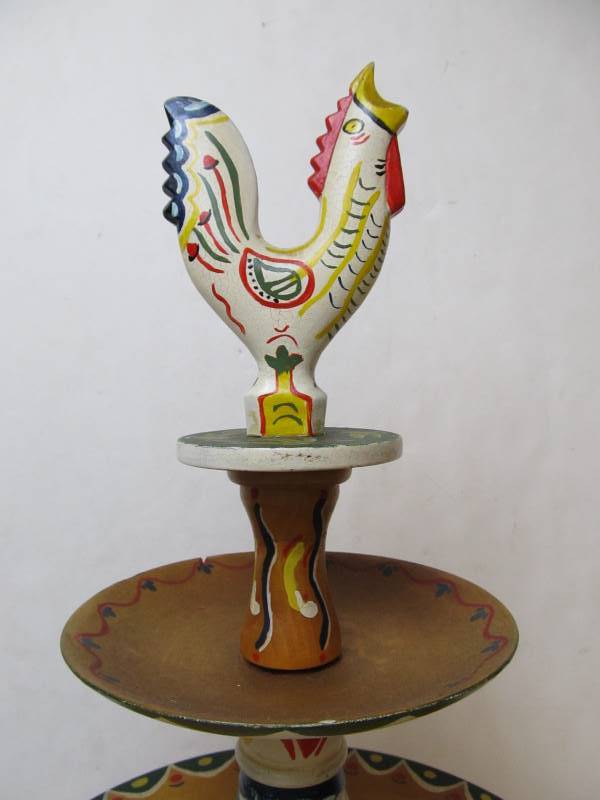 lot 285 image: Original 1940s Painted Wooden Folk Art Rooster-Top Lazy Susan Serving Stand