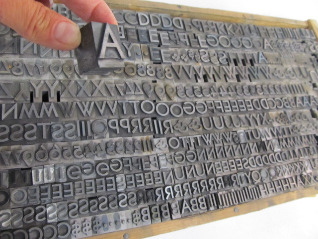 lot 325 image: Antique Printers Type Tray wOriginal Letterpress Letter Number & Symbol Blocks #1