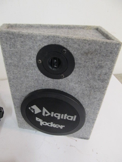 lot 330 image: Group of Car Stereo Speakers