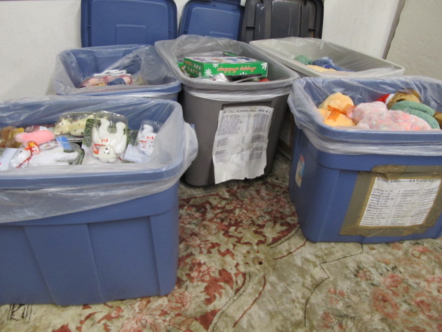 lot 335 image: HUGE Lot of Beanie Babies, Beanie Buddies etc