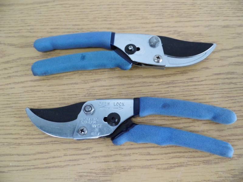 Lot of 2 Pair Fiskars