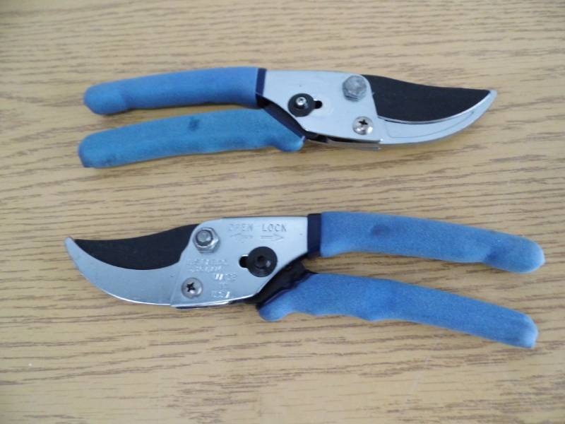 Lot of 2 Pair Fiskars