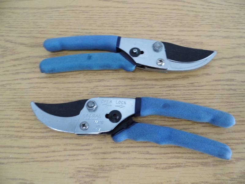 Lot of 2 Pair Fiskars
