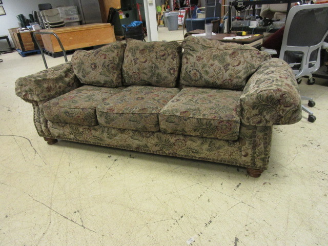 lot 409 image: SMITHE-CRAFT SOFA