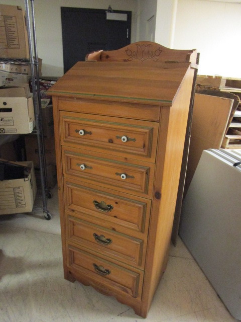 lot 412 image: YOUNG-HINKLE LINGERIE DRESSER