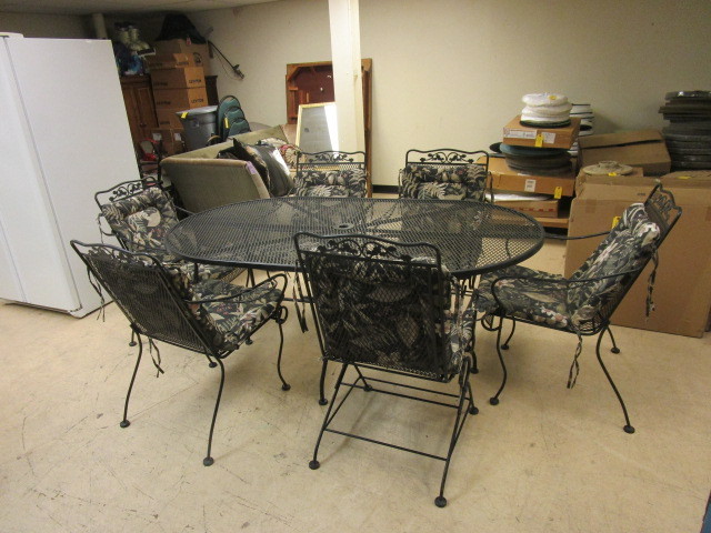 lot 417 image: VINTAGE STYLE PATIO TABLE AND CHAIRS