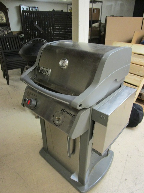 lot 419 image: WEBER SPIRIT GAS GRILL
