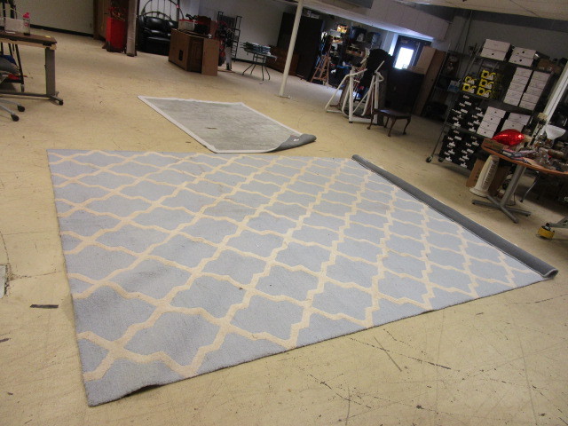 lot 436 image: SAFAVIEH AND POTTERY BARN AREA RUGS