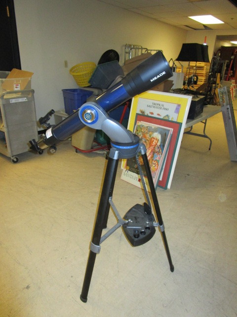 lot 445 image: MEADE REFLECTOR TELESCOPE