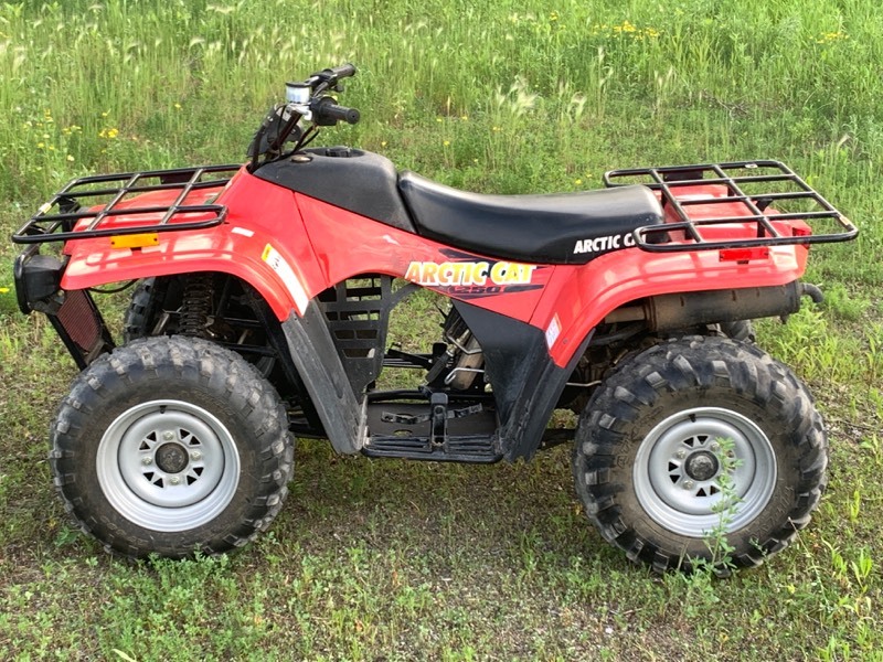 lot 5 image: 2001 Arctic Cat 250 ATV