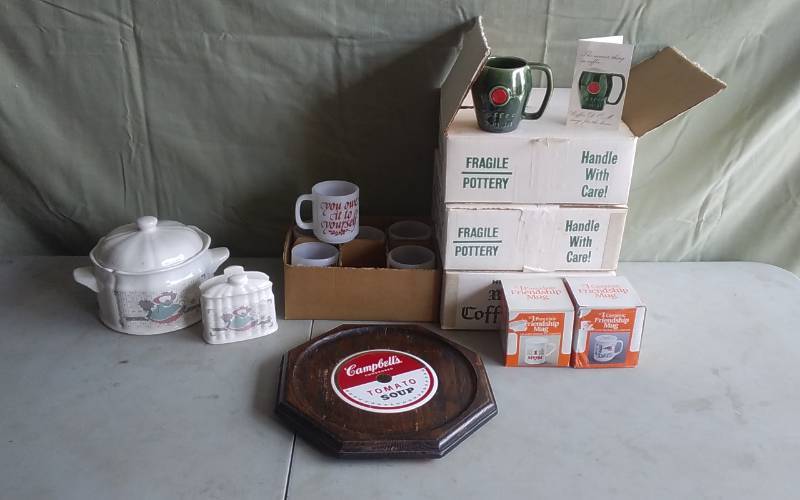 lot 6 image: Collector Mugs & Other Vintage Wares