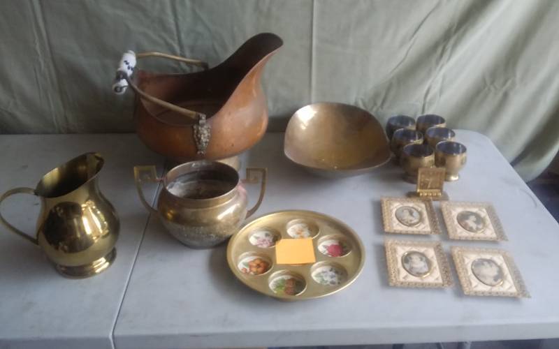 lot 8 image: Brass & Other Metal Wares (Dinson 2-Jewel Clock)